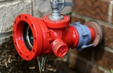 Как защитить дом от подпора канализации: понятные шаги и рабочие решения